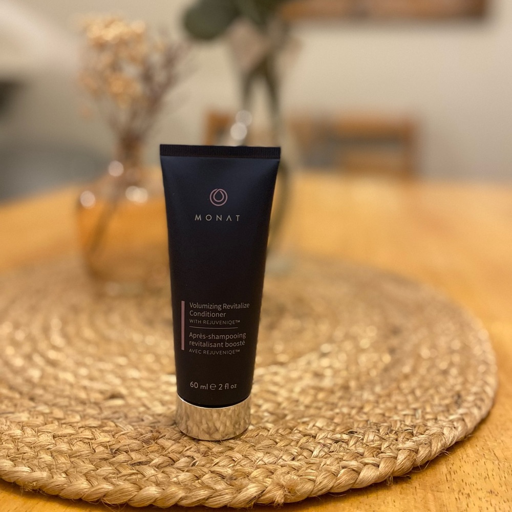 Monat volumizing revitalize conditioner
